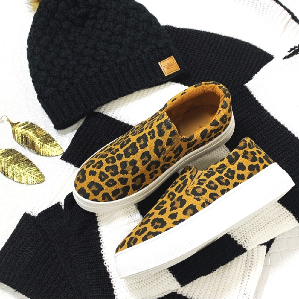 ✨LAST ONE✨ALL THE SASS SLIP ON SNEAKERS-LEOPARD - Picture 2 of 8